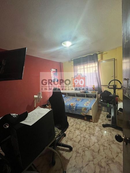 Foto eee32e70-229e-47d4-8480-4c0a424820a8. Pis a Zona Campus Universitario Burjassot