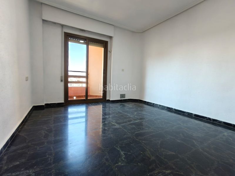 Foto 628d3621-24bd-4809-b7e4-0e925dd64875. Rent flat with parking in Marxalenes Valencia