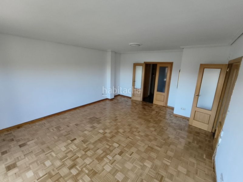 Foto b6624c05-43e2-4e54-a09f-fec1edb46e5c. Rent flat with parking in Marxalenes Valencia