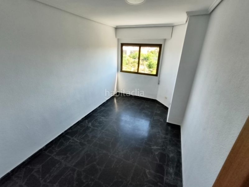 Foto ce718cda-984f-45db-8d3e-c7f0e3bd0e32. Rent flat with parking in Marxalenes Valencia