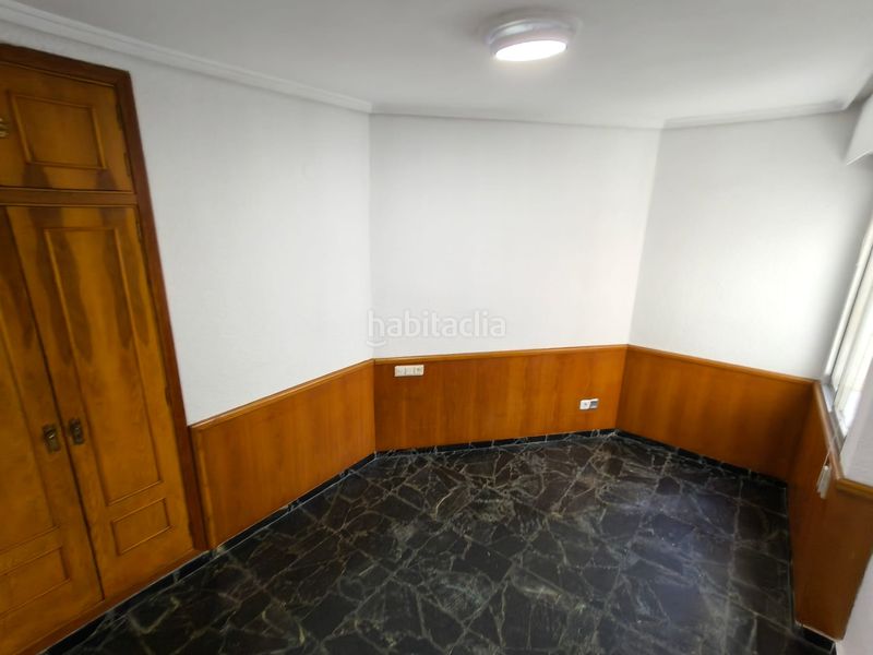 Foto fb2ec3b9-700e-4978-a9bf-7c6f9445268d. Rent flat with parking in Marxalenes Valencia
