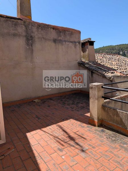 Foto 3b246de0-7ad5-4af9-8748-27dc172b0a75. Casa aparellada a Requena