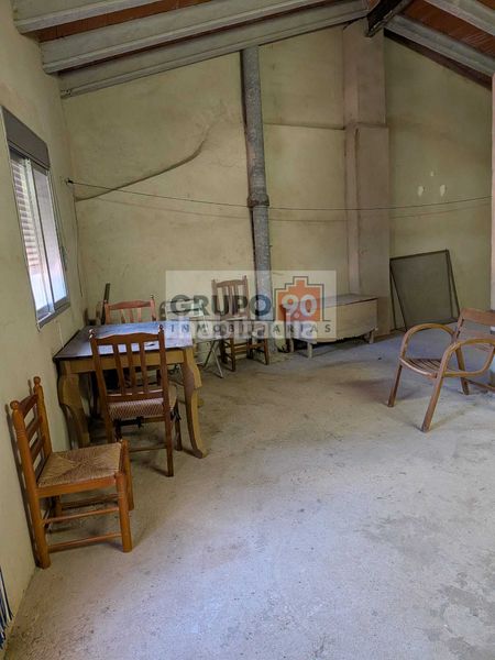 Foto 91867e18-5df1-4aa4-9756-1ba828833298. Casa aparellada a Requena