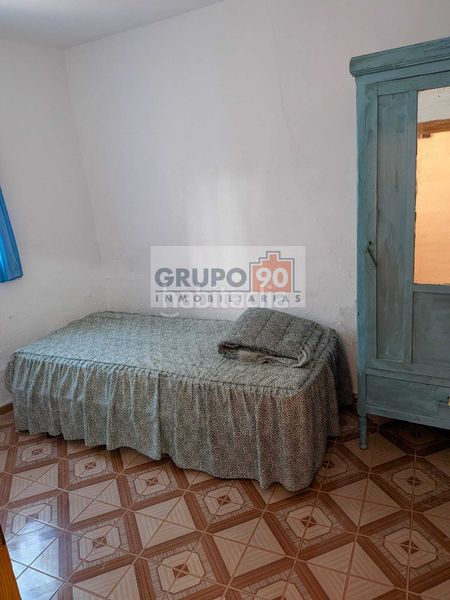 Foto db273dcb-fb68-4457-8461-a2da2e068a01. Casa aparellada a Requena