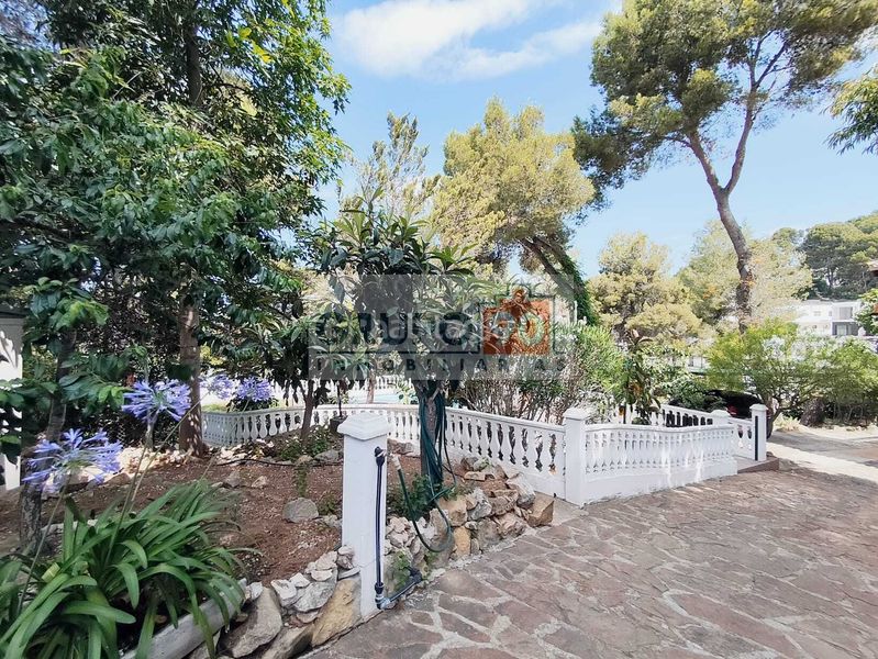 Foto a921d1dd-c0f9-4f6b-a84b-86850ae2ed3c. Xalet amb aparcament a El Bosque Chiva