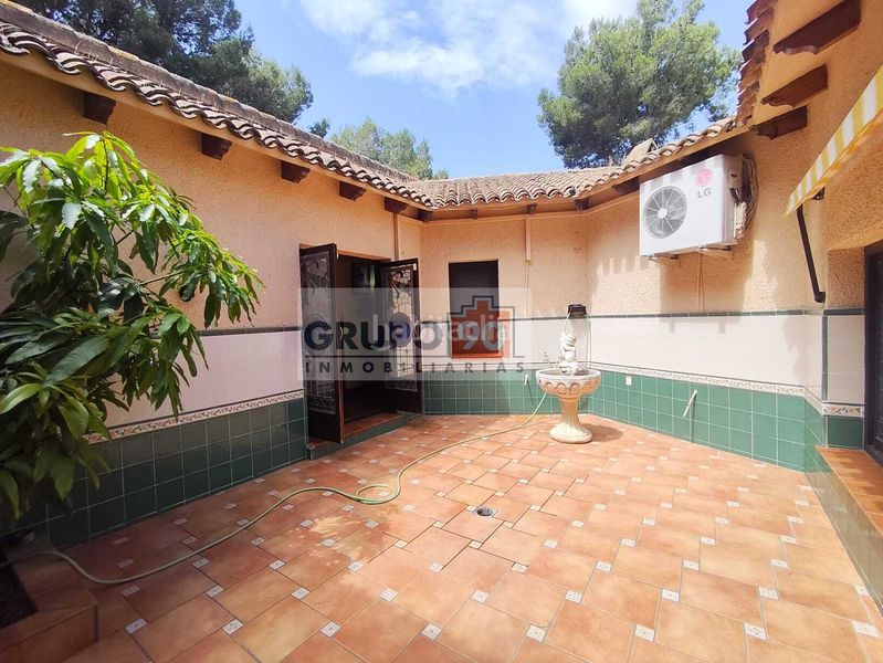 Foto f4f4b454-b59b-4bcd-bfca-e919cde2844d. Xalet amb aparcament a El Bosque Chiva