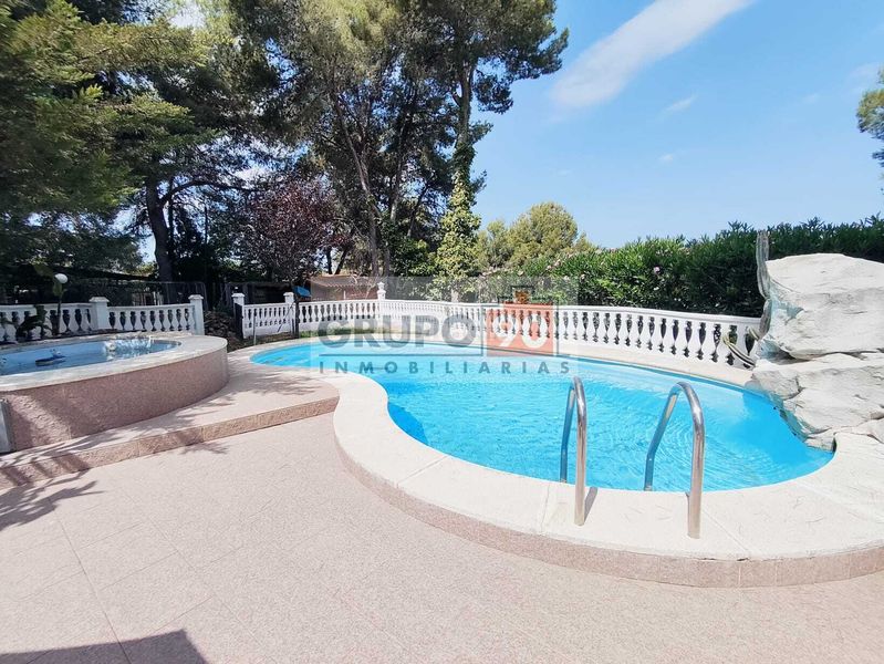 Foto f8765230-7240-45a4-9688-e2a579ccfe72. Xalet amb aparcament a El Bosque Chiva