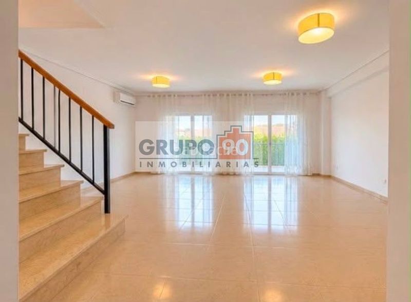 Foto 0cd99a1b-33eb-44ce-b8b4-07ee3274f80b. Lloguer casa adossada amb aparcament piscina a El Bosque Chiva