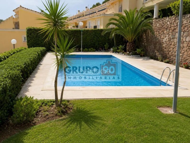 Foto 405a4cfc-a799-4e0a-9343-3c3665ba6a41. Lloguer casa adossada amb aparcament piscina a El Bosque Chiva