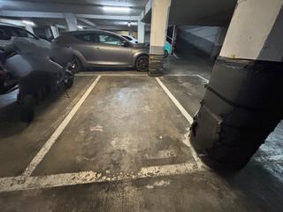 Car parking  Carrer de nàpols. 3 plazas de coche y 3 plazas de moto en venta
