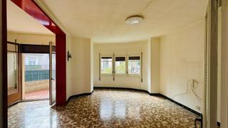 Appartement  Carrer de sant isidre. Pisazo  con terraza  cornellà de llobregat gavarra