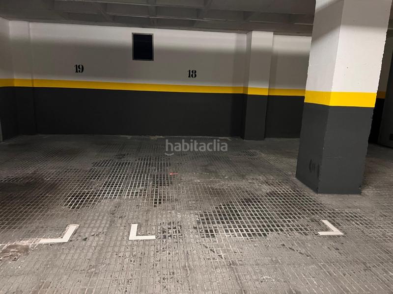 Foto 01027e39-53fd-417a-bd8c-e417f933861e. Alquiler parking coche plaza de parquing coche grande en Barcelona