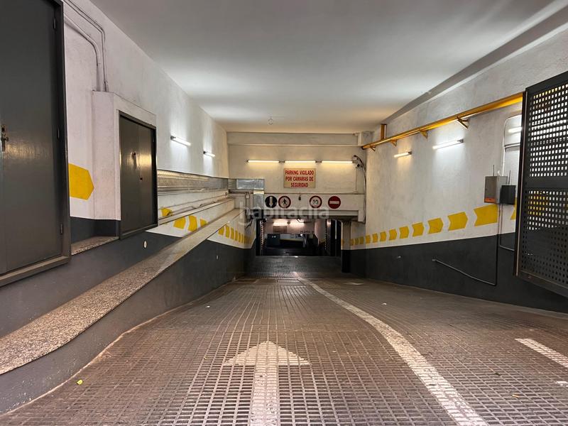 Foto 35307ae5-6a7d-4ada-a7ef-95b5f424c0b5. Alquiler parking coche plaza de parquing coche grande en Barcelona