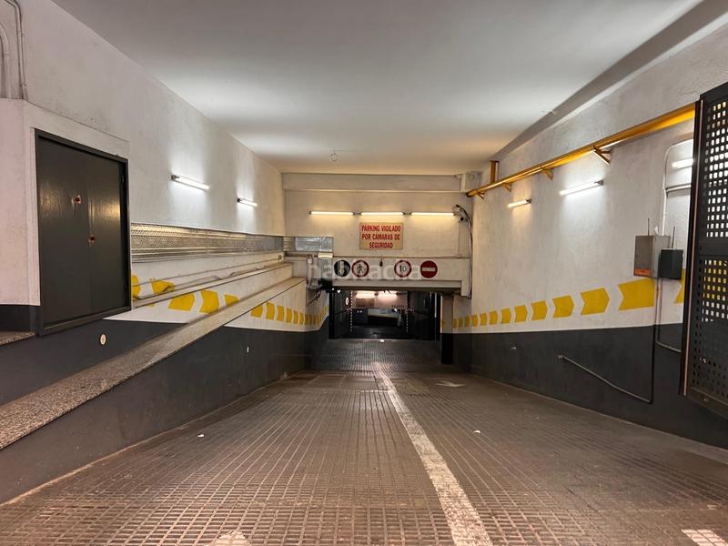 Foto 6dd66f0d-d002-4638-a50e-69f2e093f49f. Alquiler parking coche plaza de parquing coche grande en Barcelona