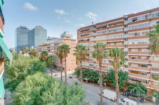 Pis  Calle de la zona franca. Espectacular piso reformado en la marina de port