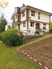 Xalet a Boo. Impresionante propiedad en boo de piélagos, gran chalet y nave p