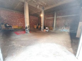 Local Comercial  Calle de casimiro sainz. Garaje cerrado para 4 coches con vado en torrelavega. posibilida