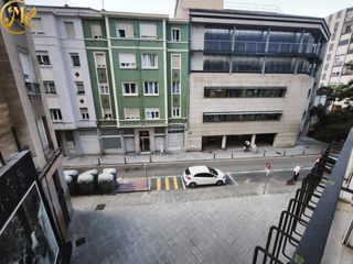 Flat  Calle de juan de garay. Piso con ascensor y exterior junto a la calle burgos. ocasión.