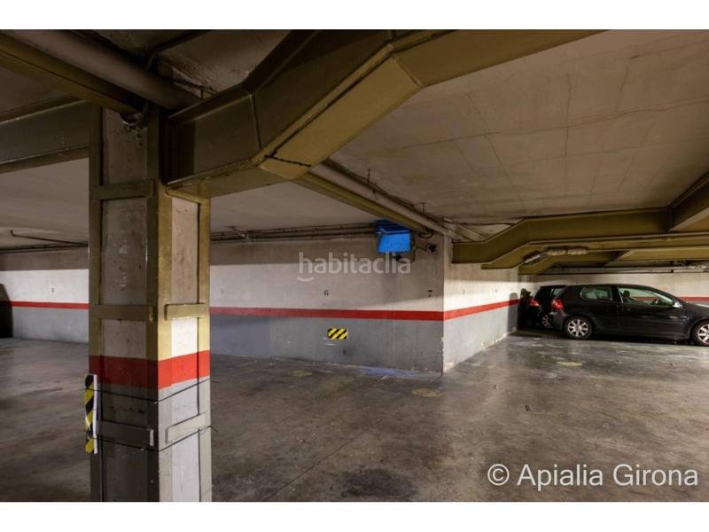 Foto 19a7fbd3-6464-4503-8ca1-991580dcce2e. Aparcament cotxe a Eixample Nord Girona