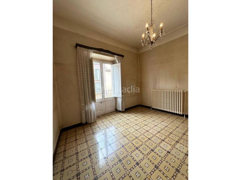 Foto 0abd3eaa-af13-44d4-9bc5-65b4afd0a814. Édifice dans Bisbal d´Empordà (La)