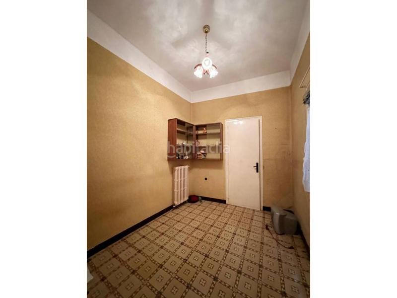 Foto 236dbe50-8c43-4496-9516-6dba22e8fd07. Édifice dans Bisbal d´Empordà (La)