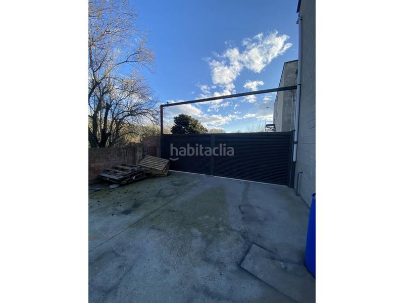 Foto d468b8b6-c7bb-4c14-a7df-da1467e9f196. Nave industrial sarria de ter zona centro ayuntamiento nave industrial con patio en Sarrià de Ter