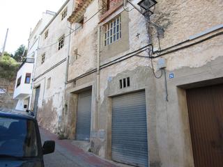 House in Carrer calvari 28. Construye tu mejor casa // calle calvari n28