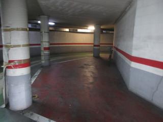 Car parking in Avinguda dels països catalans 166