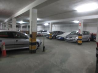 Aparcament cotxe a Carrer d'eduard toda 23. Jaraje con dos puertas de seguridad facil aparcamiento. una sola