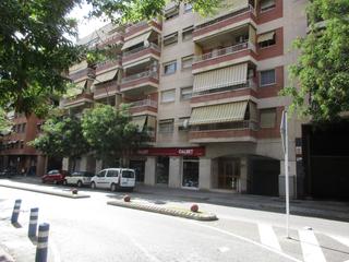 Flat in Carrer de ramon j. sender 9. Piso de cuatro habitaciones y garaje privado. amueblado, sol de