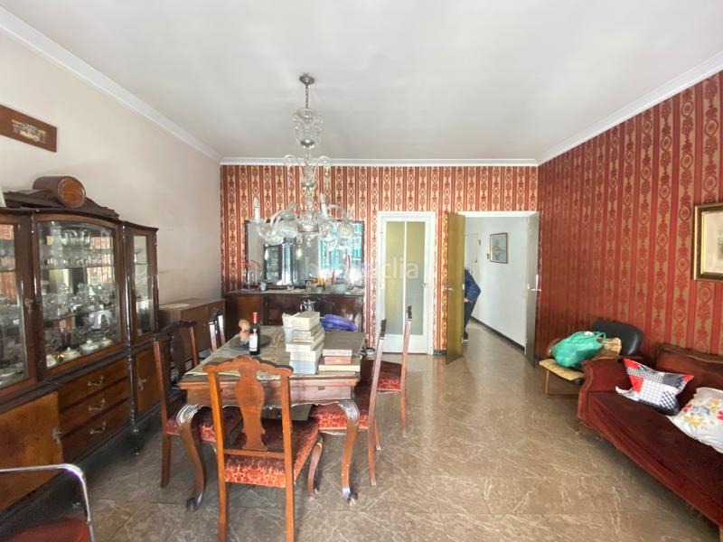 Foto c90739a9-a369-4e32-aa3d-7361910f7c69. Casa amb aparcament a Centre Badalona