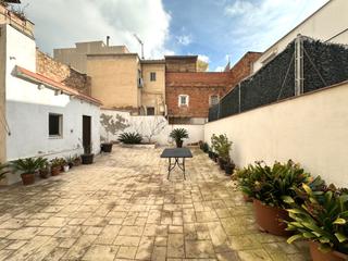 Appartement dans Llefi. Reformado con patio de 90 m2