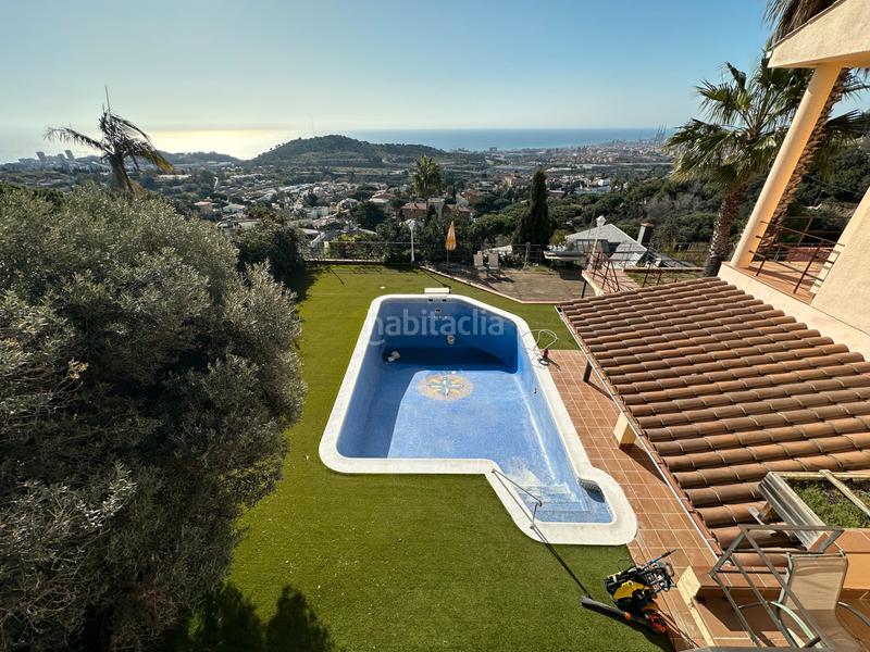 Foto 0919f7e7-278c-481c-bbe6-cdfc6cc31a53. Maison avec cheminée chauffage parking piscine dans Badalona