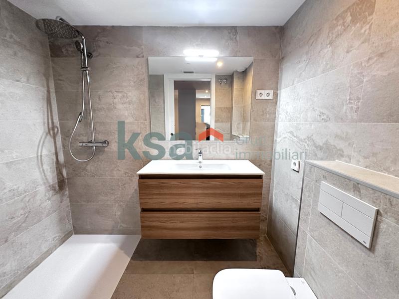 Foto cccafe79-6f68-4ed8-993a-4fd068683f6d. Zweistöckige wohnung mit heizung in Centre Badalona