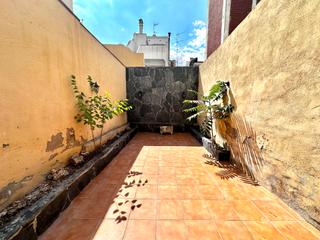 Duplex dans Centre. Baixos amb 2 altells - a reformar