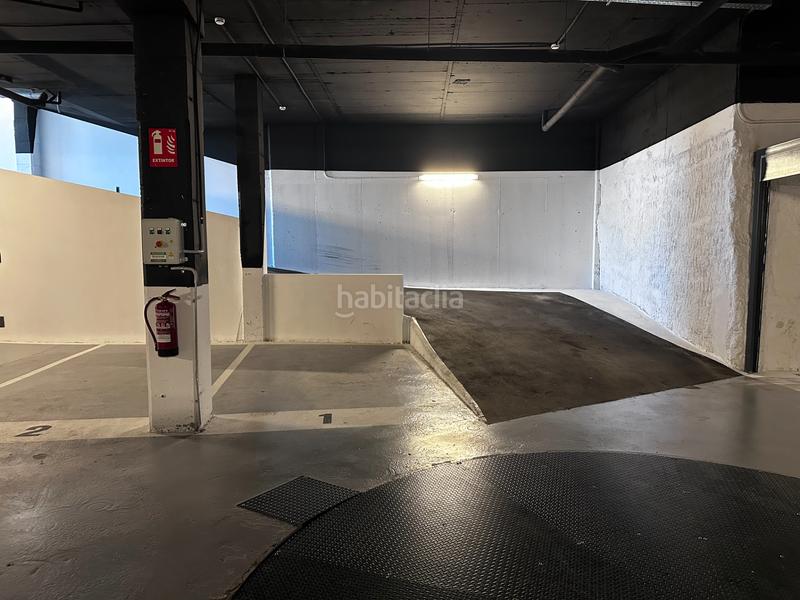 Foto c96110f2-295a-4ff6-a5c4-e3e3223bf8bd. Autoparkplatz in Centre Badalona