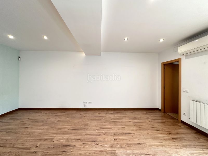 Foto 7a3bbd02-ac84-4e84-9627-43624682db43. Casa amb calefacció a Bonavista Badalona