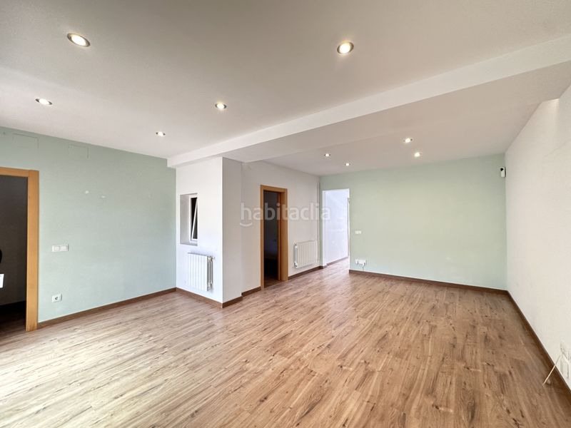 Foto c1cb3f4d-433d-4560-8c44-012be1a9991b. Casa amb calefacció a Bonavista Badalona