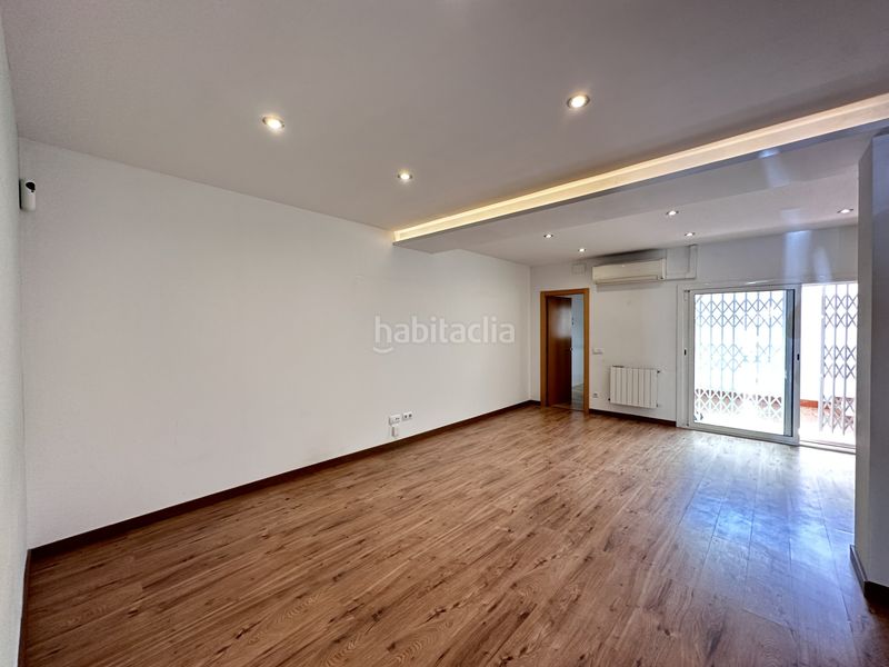 Foto fc4eefd9-296a-47a3-a495-e31adc2c38f3. Casa amb calefacció a Bonavista Badalona