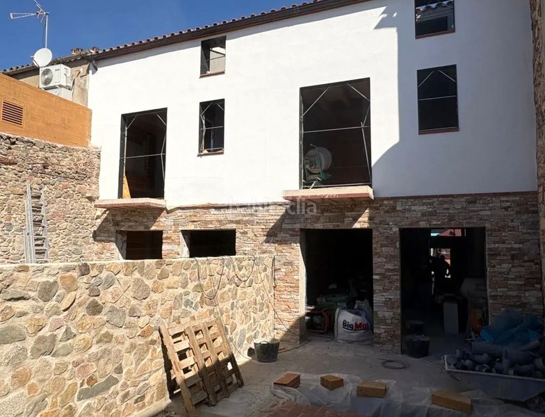 Foto cbaf8585-cedf-4afa-8a3a-3ad0b66dff11. Casa a carrer cervantes 1 a Poble Calonge