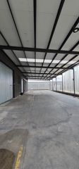 Lloguer Nau industrial  Carrer carles buhigas. Nave tipo c aislada con placas solares, patio privado y oficinas
