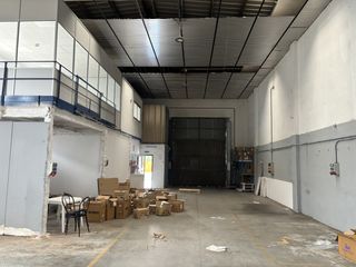 Rent Industrial building  Avinguda de sentmenat. Excelentes comunicaciones