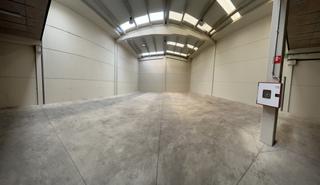 Rent Industrial building  Carrer de can parellada