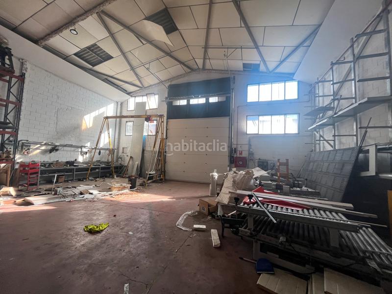 Foto b47beb1b-e01c-4d99-a0d4-c4a6a78099cb. Fabrikhalle in Canovelles