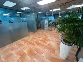 Lloguer Nau industrial a Carrer de castellterçol 4. Oficinas inmejorables de 150 m2