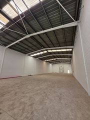 Rent Industrial building in Carrer metal·lúrgia 14. Ideal taller