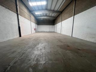 Rent Industrial building  Ronda de la farinera. Perfecto estado