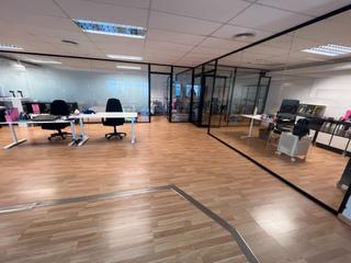 Lloguer Nau industrial a Carrer de castellterçol 18. Todo instalado. oficinas montadas