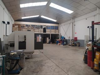Alquiler Nave industrial en Carrer obradors 11. Perfecto estado