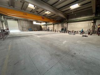 Miete Fabrikhalle in Montmeló. 2 puente grua de 10 tn